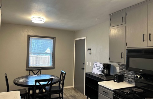 Maplewood Apartment | Charming 2-bedroom apartment with AC, WiFi in superb Saint Pauls Frost Lake area