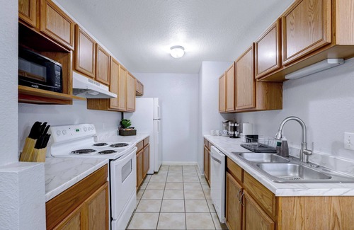 North San Antonio - SAT Apartment | Charming 2-bedroom apartment with WiFi and AC in delightful San Antonio