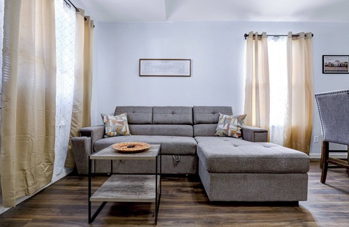 North San Antonio - SAT Apartment | Charming 2-bedroom apartment with WiFi and AC in delightful San Antonio