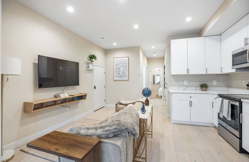Washington Apartment | Charming 2-bedroom apartment with AC, WiFi in beautiful Washington