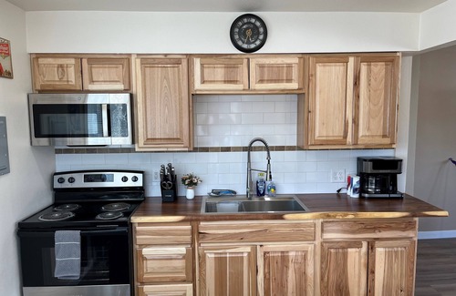Spenard Apartment | Charming 2 bedroom apartment near airport in Spenard