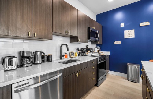 Fells Point Apartment | Charming 2-bedroom apartment with WiFi AC in Fells Point, MD