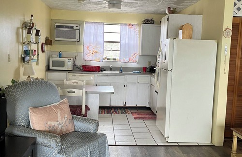 Clearwater Beach Apartment | Charming 2-bedroom apartment with a great view!