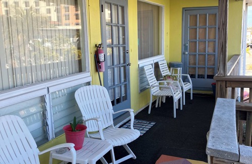 Clearwater Beach Apartment | Charming 2-bedroom apartment with a great view!