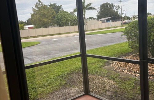 Clewiston Apartment | Charming 2-bedroom apartment in lovely Clewiston with AC, WiFi