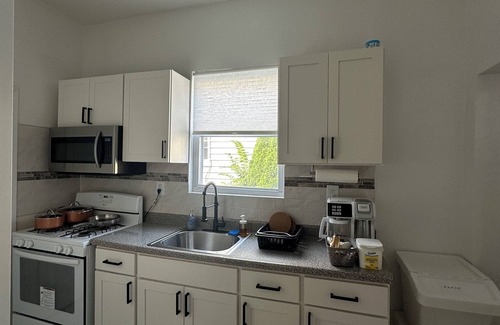 North Side Apartment | Charming 2-bedroom apartment in peaceful Mt Vernon with AC, WiFi