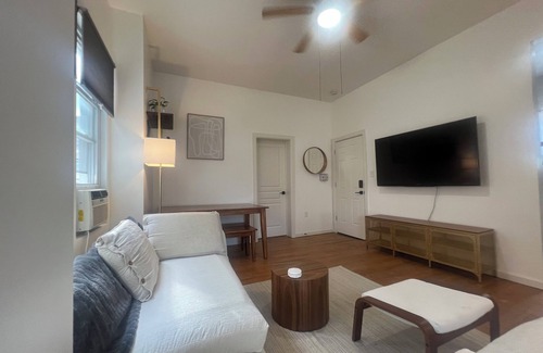North Side Apartment | Charming 2-bedroom apartment in peaceful Mt Vernon with AC, WiFi