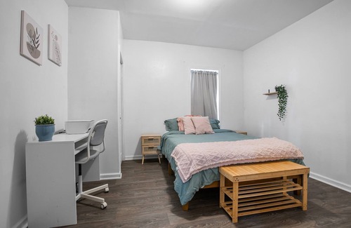 New Haven Apartment | Charming 2-bedroom apartment in lovely New Haven with WiFi