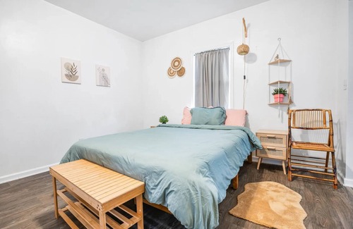 New Haven Apartment | Charming 2-bedroom apartment in lovely New Haven with WiFi