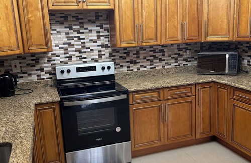 Saint Andrew Apartment | Charming 2-bedroom apartment with WiFi, AC in wonderful Kingston