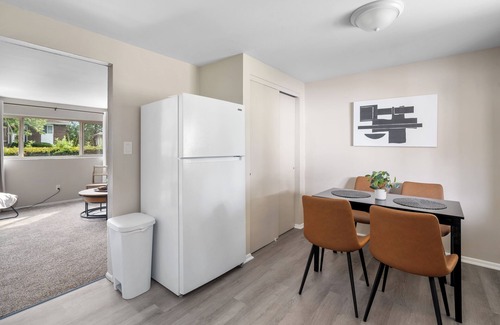 Columbus Apartment | Charming 2-bedroom apartment with AC, WiFi near OSU and Hospitals