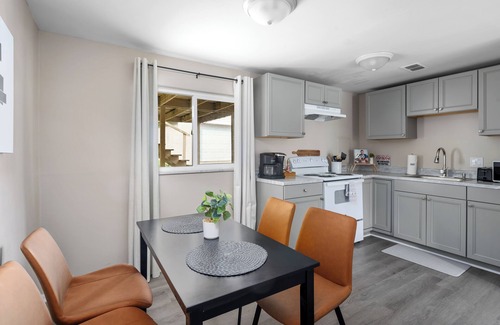 Columbus Apartment | Charming 2-bedroom apartment with AC, WiFi near OSU and Hospitals