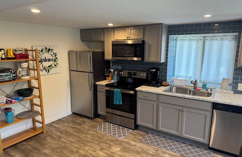 Martinez Apartment | Charming 2-bedroom apartment with AC, WiFi in welcoming Martinez