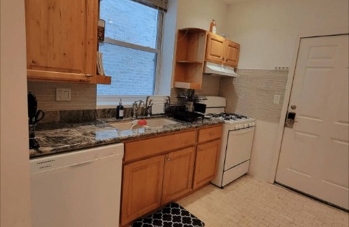 South Austin Apartment | Charming 2-bedroom apartment with AC, WiFi in delightful Oak Park