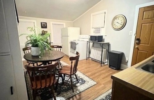Sandusky Apartment | Charming 2-bedroom apartment with WiFi, AC in Sandusky