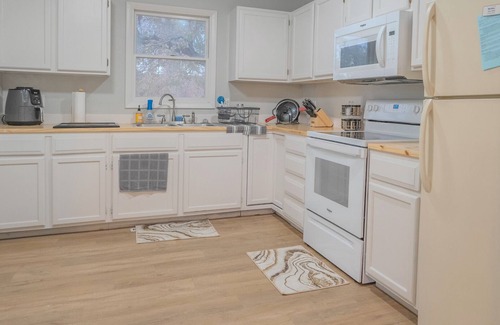 Sheridan Apartment | Charming 2-Bedroom Apartment in Historic Downtown Sheridan