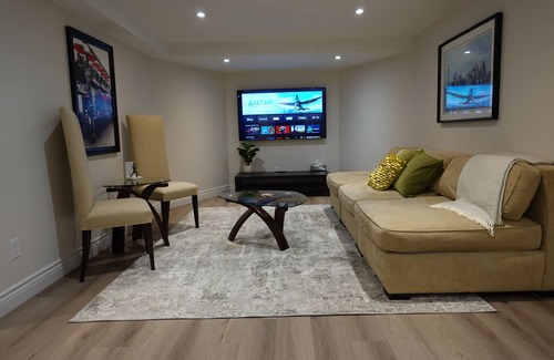 Vaughan Apartment | Charming 2-bedroom apartment with WiFi, AC in fabulous Vaughan
