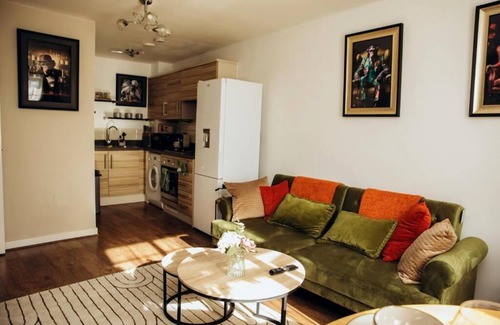 Bromley Common and Keston Apartment | Charming 2-bedroom apartment in delightful Bromley with WiFi