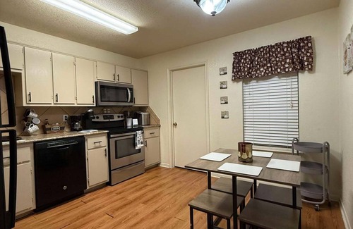 Killeen Apartment | Charming 2-bedroom apartment in Killeen