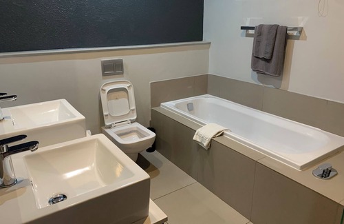 Pine Hills Apartment | Charming 2-bedroom apartment in delightful Orlando with AC, WiFi