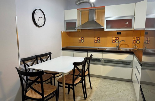 Tirana Apartment | Charming 2-bedroom apartment with WiFi, AC in fabulous Tiranë
