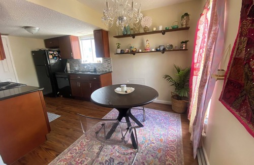 St. Edwards Apartment | Charming 2-bedroom apartment with WiFi, AC near downtown Austin