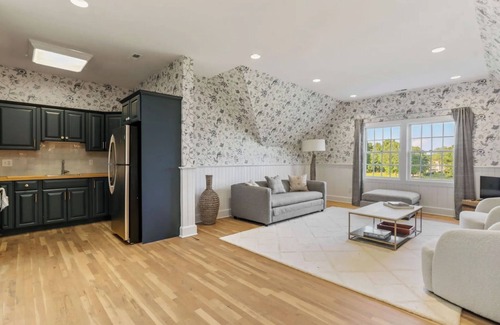 Redding Ridge Apartment | Charming 2-bedroom apartment above horse stables on Tuckers Ridge Farm in Easton