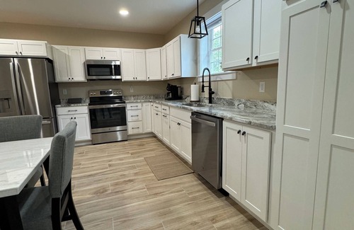 Holden Apartment | Charming 2-bedroom apartment with WiFi, AC in lovely Holden