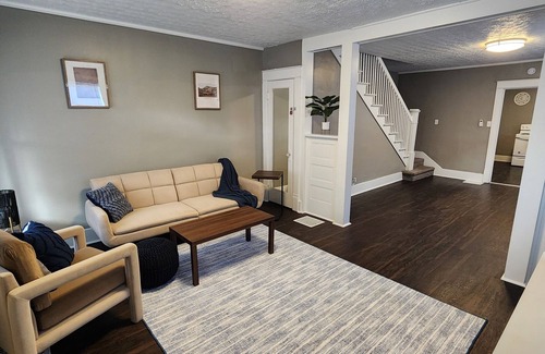 Kokomo Apartment | Charming 2-bedroom apartment with WiFi, AC in Kokomo