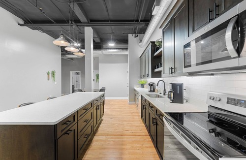 Salina Apartment | Charming 2-bedroom apartment with WiFi, AC in delightful downtown Salina