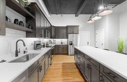 Salina Apartment | Charming 2-bedroom apartment with WiFi, AC in delightful downtown Salina