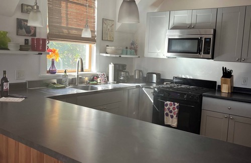 Wilton Apartment | Charming 2-bedroom apartment in Wilton with Wi-Fi,central air, private road