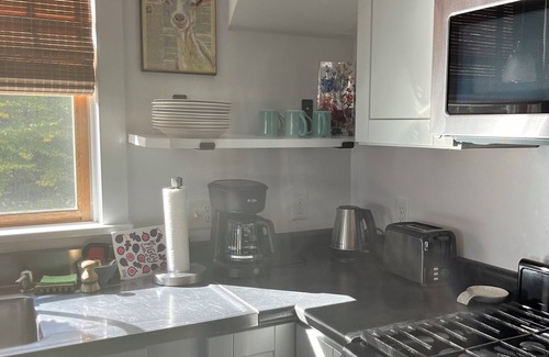 Wilton Apartment | Charming 2-bedroom apartment in Wilton with Wi-Fi,central air, private road