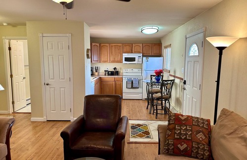 Cheyenne Apartment | Charming 2-bedroom apt just 10 mins from Frontier Park, Cheyenne with AC, WiFi