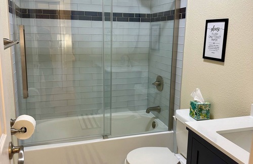 Cheyenne Apartment | Charming 2-bedroom apt just 10 mins from Frontier Park, Cheyenne with AC, WiFi