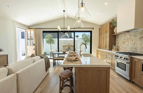 East Side Costa Mesa House | Charming 2-bedroom bungalow with AC, WiFi in Eastside Heights Costa Mesa