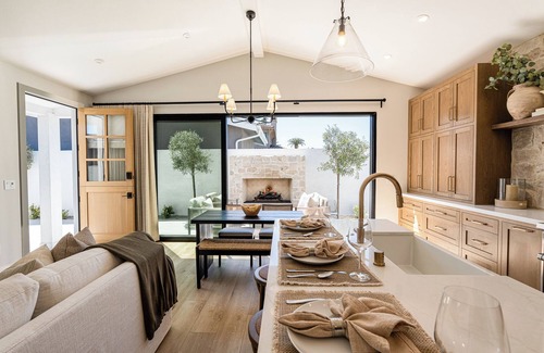 East Side Costa Mesa House | Charming 2-bedroom bungalow with AC, WiFi in Eastside Heights Costa Mesa