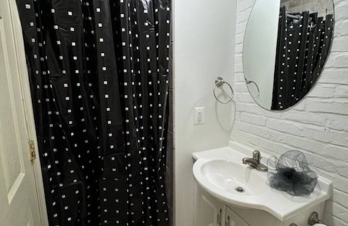 Adams Morgan Bed & Breakfast | Charming 2-bedroom bed & breakfast in amazing Washington with WiFi, fitness room