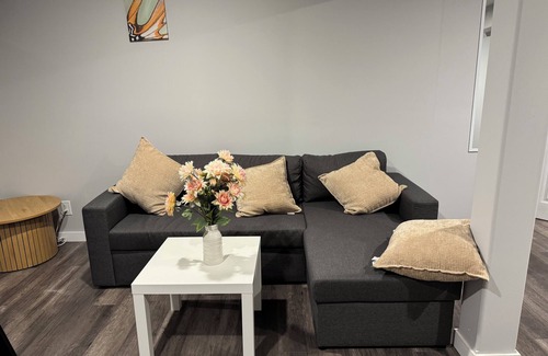 Northwest Edmonton House | Charming 2-bedroom basement unit in Edmonton with WiFi and AC in suit