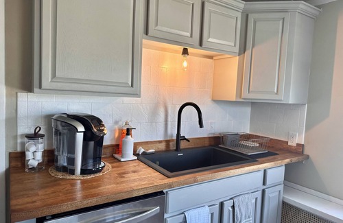 Sandusky House | Charming 2-bedroom Boho Cottage in Sandusky, less than 5 min. from Cedar Point!