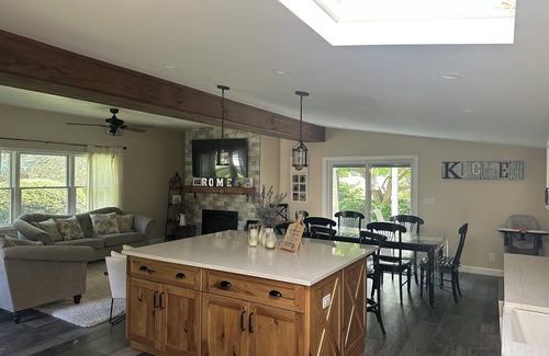 Seaford House | Charming 2-bedroom bungalow in Seaford with outdoor bar area for the RYDER CUP