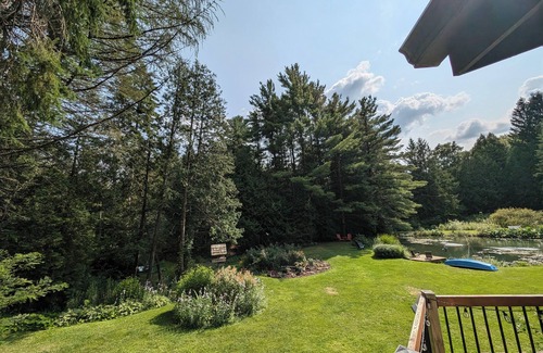 Clarington Cottage | Charming 2-bedroom cottage in Clarington with hottub, WiFi and AC