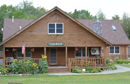 Greenville Cabin | Charming 2-bedroom cabin in delightful Greenville with WiFi, fitness room, pool