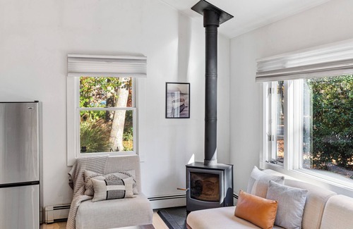 Noyack Cottage | Charming 2-bedroom cottage in Sag Harbor with AC, WiFi