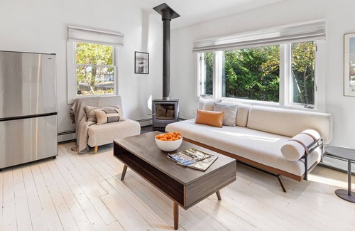 Noyack Cottage | Charming 2-bedroom cottage in Sag Harbor with AC, WiFi