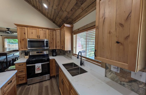 Twin Lakes Cottage | Charming 2-bedroom cottage in Twin Lakes with Lake Access & Boat Rentals