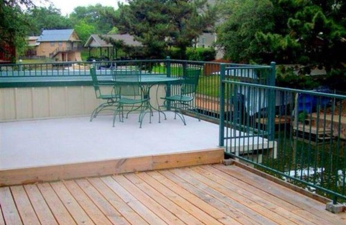 Kingsland Cabin | Charming 2-bedroom cabin in Kingsland with boat lift, lake access, WiFi and AC