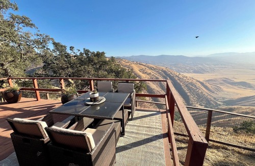 Stallion Springs Cabin | Charming 2-bedroom cabin with AC and WiFi with Incredible Views