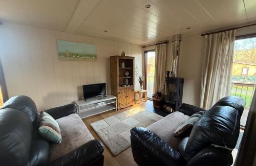 Hopton Castle House | Charming 2 bedroom Cabin In the Shropshire Countryside with Fantastic Views