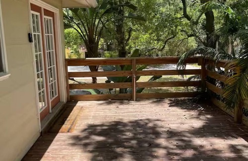 Oldsmar House | Charming 2-bedroom Central to Tampa and Beaches in Oldsmar